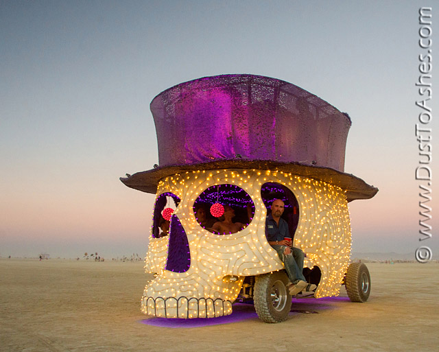 Skeleton art vehicle